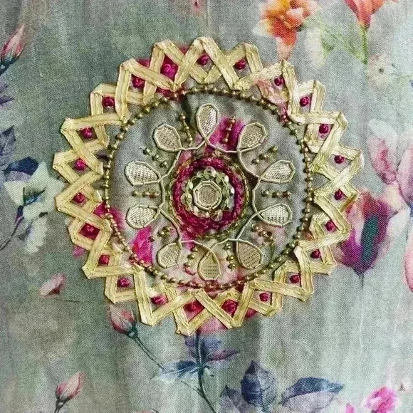 Ravina Pakistani kameez/ tunic dress size small with flower pattern. - Picture 5 of 9